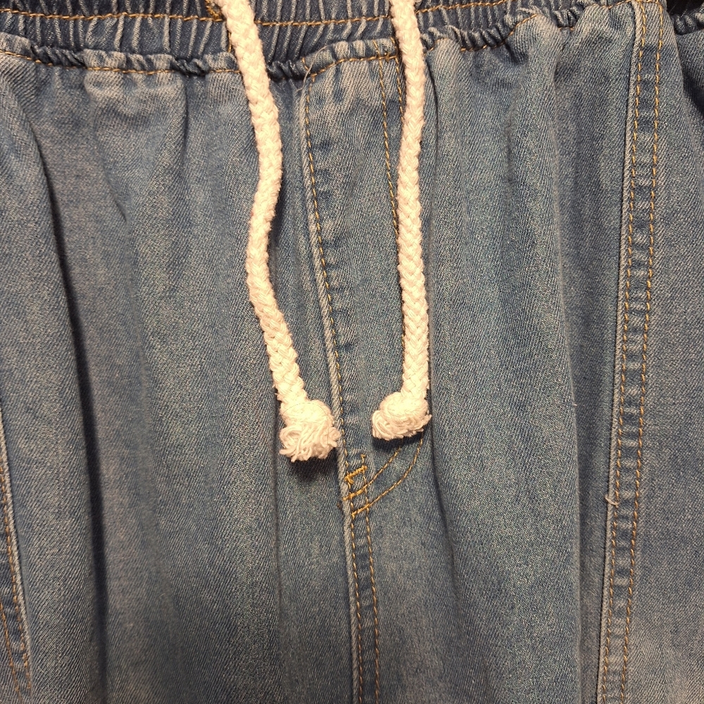 Capris - Picture 4 of 9